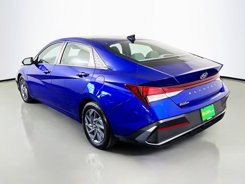 Used 2024 Hyundai Elantra SEL FWD image 7