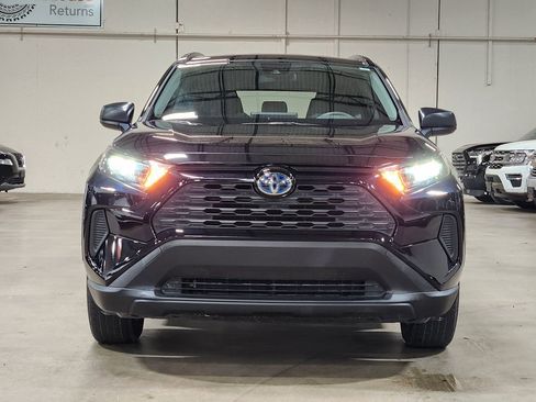 Used 2022 Toyota RAV4 LE image 2