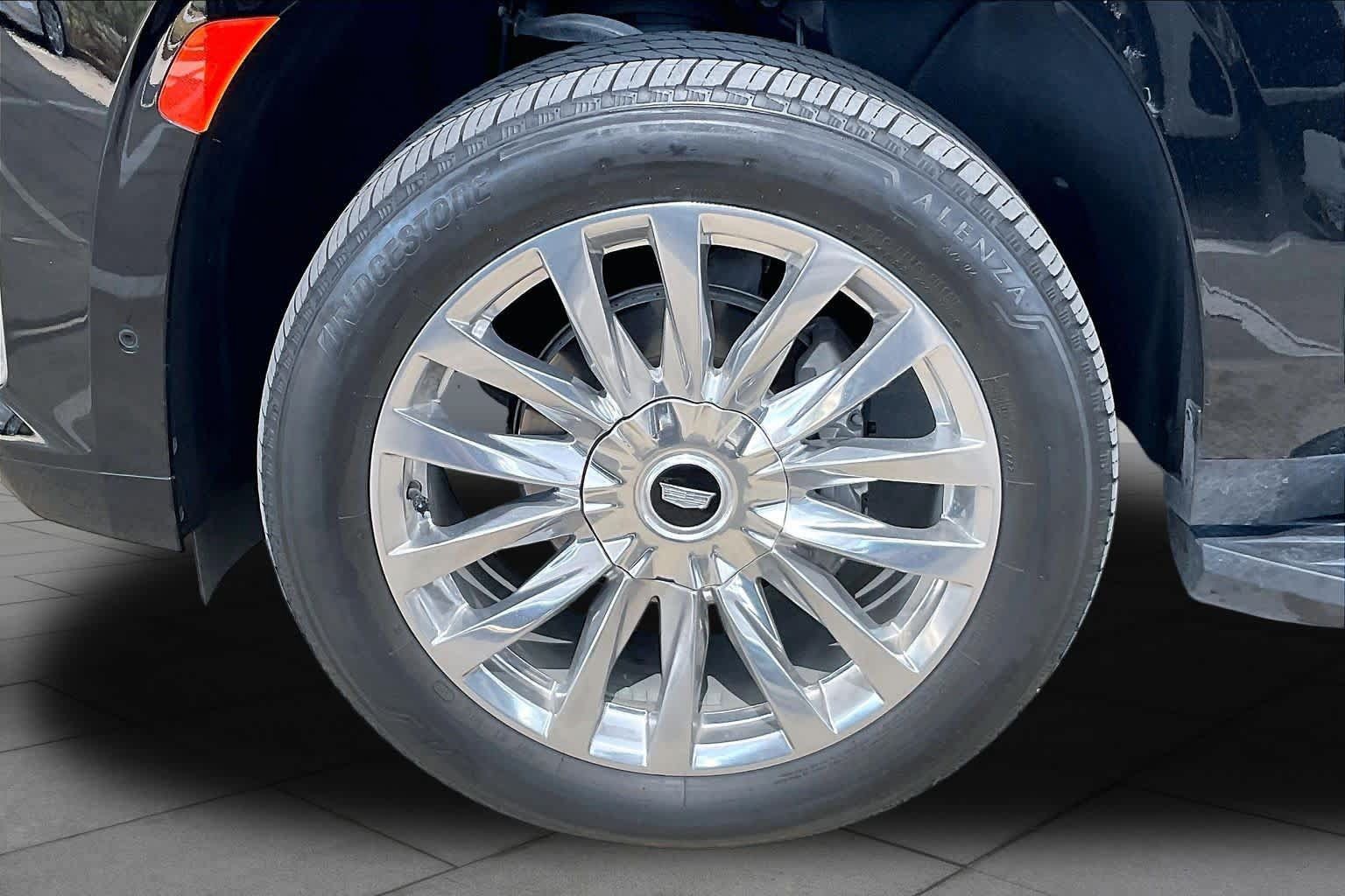 Used 2024 Cadillac Escalade Premium Luxury RWD image 11