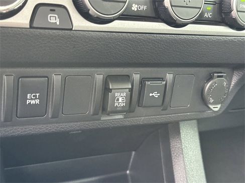 Used 2022 Toyota Tacoma SR5 image 33