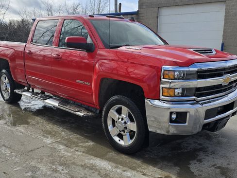 Used 2018 Chevrolet Silverado 2500 LT w/ LT Plus Package image 3