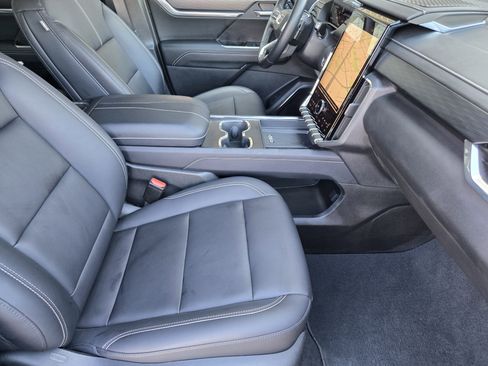 Used 2024 GMC Acadia Elevation w/ Luxury Package image 10