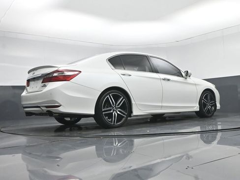 Used 2017 Honda Accord Touring image 60