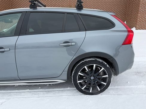 Used 2018 Volvo V60 T5 Cross Country w/ Convenience Package image 5