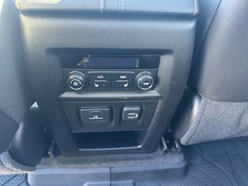 Used 2020 Chevrolet Traverse Premier image 34