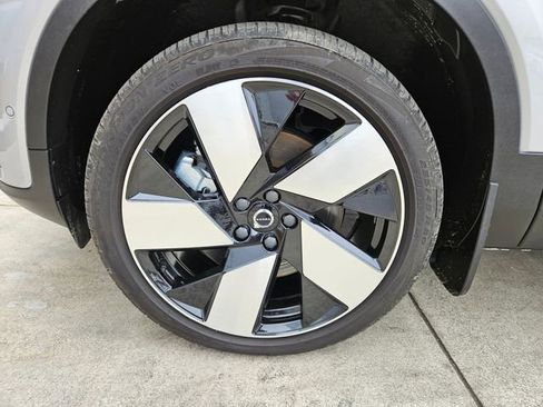 Used 2023 Volvo XC40 Recharge Ultimate w/ Protection Package Premier AWD/4WD image 9