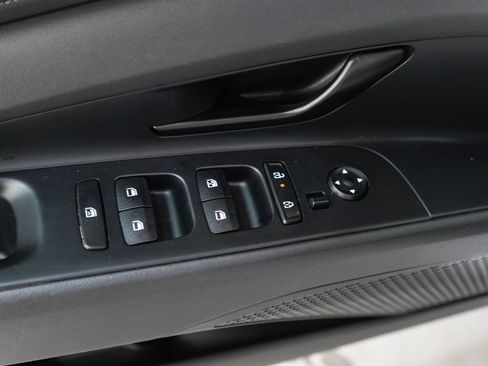 Used 2025 Hyundai Elantra Sport FWD image 18