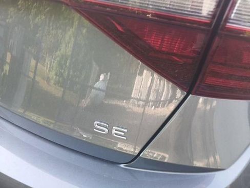 Used 2023 Volkswagen Jetta SE FWD image 3