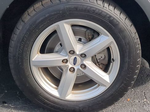 Used 2018 Ford Explorer XLT w/ Equipment Group 202A image 11