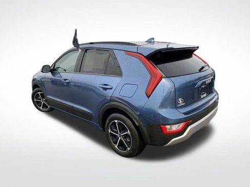 Certified 2024 Kia Niro EX image 3