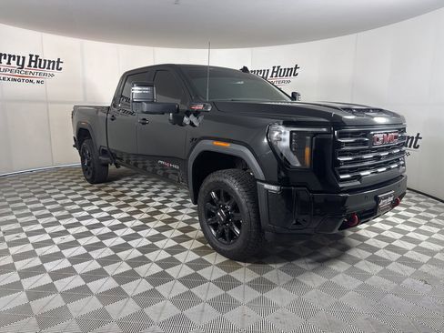 Used 2025 GMC Sierra 2500 AT4 image 3