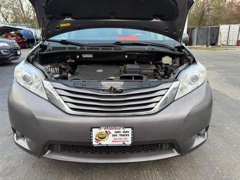 Used 2011 Toyota Sienna XLE image 40