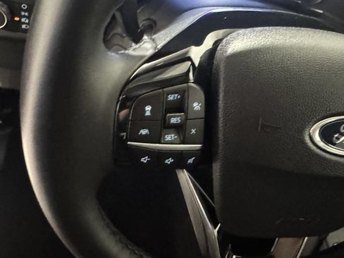 Used 2022 Ford Escape Titanium AWD/4WD image 5