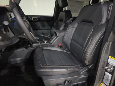 New 2025 Ford Bronco Badlands image 18