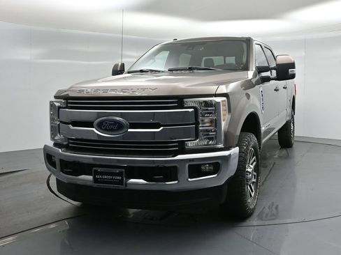 Certified 2018 Ford F250 Lariat w/ Lariat Ultimate Package image 56