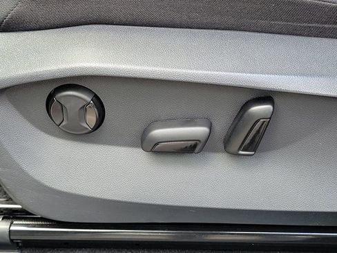Used 2023 Volkswagen Tiguan SE FWD image 18