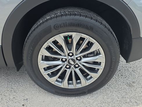 Used 2025 Cadillac XT4 Premium Luxury FWD image 13