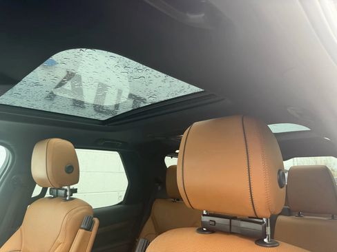 Used 2018 Land Rover Discovery HSE AWD/4WD image 26