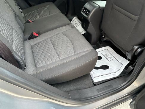 Used 2018 Chevrolet Equinox LT FWD image 11