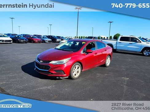 Used 2018 Chevrolet Cruze LT w/ Convenience Package FWD image 4