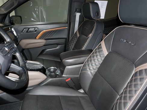 Used 2023 GMC Canyon Denali image 24