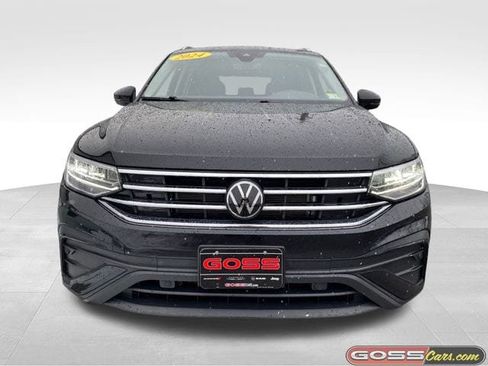 Used 2024 Volkswagen Tiguan SE image 2