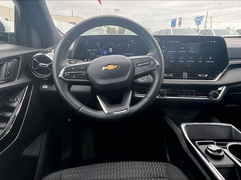 Used 2026 Chevrolet Equinox LT FWD image 5