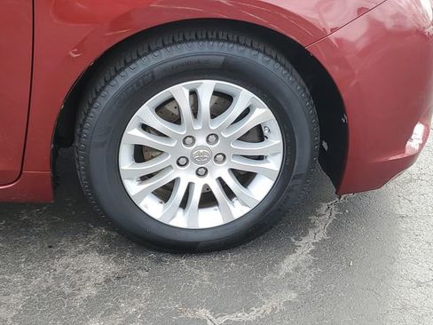 Used 2014 Toyota Sienna XLE image 6