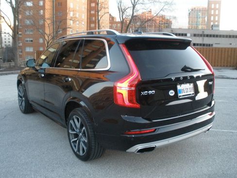 Used 2018 Volvo XC90 T6 Momentum w/ Convenience Package image 9
