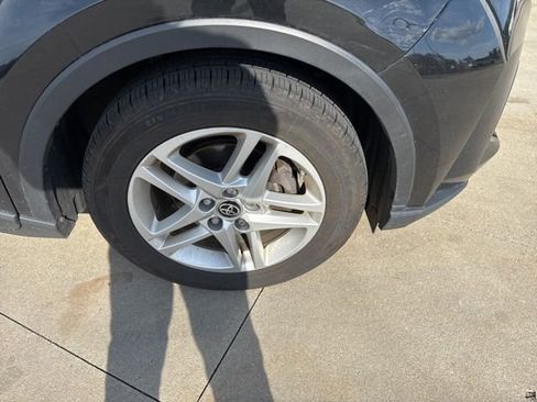 Used 2021 Toyota C-HR LE image 9