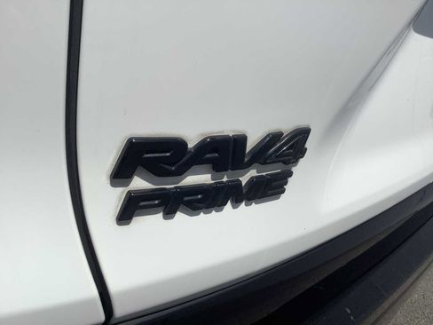 Used 2022 Toyota RAV4 SE w/ Weather & Moonroof Package AWD/4WD image 7