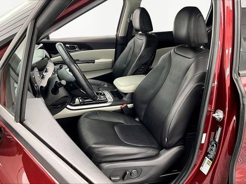 Used 2024 Kia Carnival SX image 25