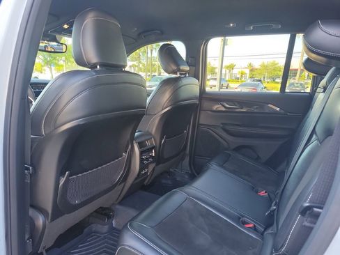 Used 2023 Jeep Grand Cherokee Altitude RWD image 14