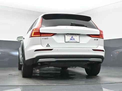 Used 2025 Volvo V60 B5 Cross Country Plus AWD/4WD image 15