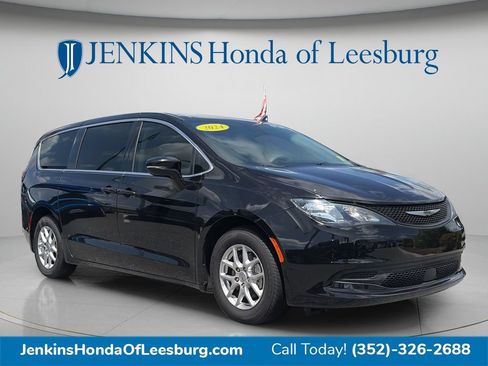 Used 2024 Chrysler Voyager LX FWD image 1