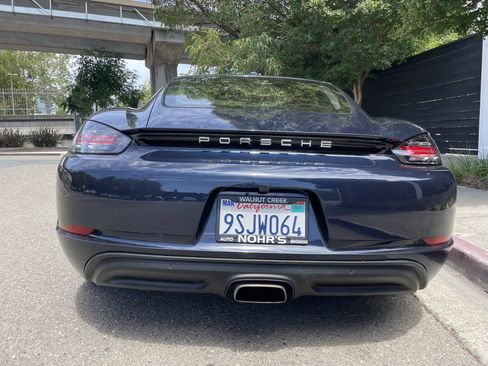 Used 2018 Porsche 718 Cayman RWD image 8
