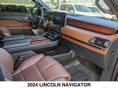 Used 2024 Lincoln Navigator Reserve image 35