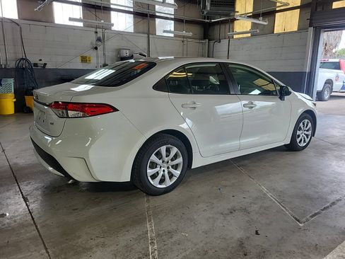 Used 2020 Toyota Corolla LE FWD image 4