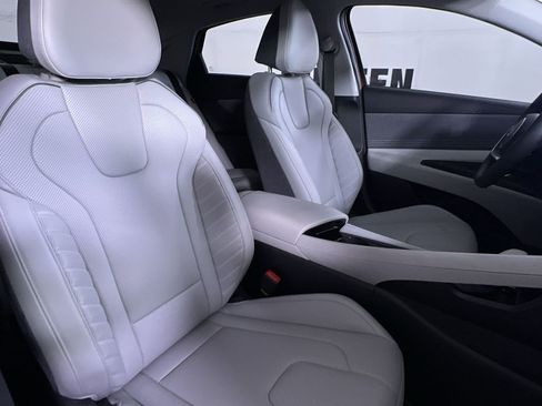 New 2025 Hyundai Elantra Limited image 27