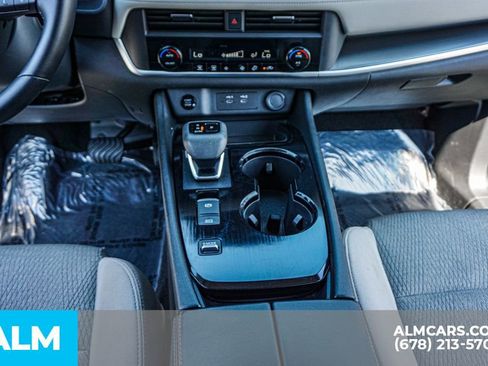 Used 2025 Nissan Rogue SV image 38