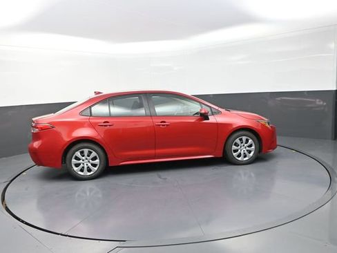 Used 2021 Toyota Corolla LE FWD image 62