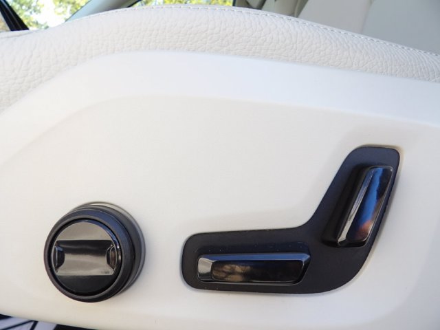 Certified 2024 Volvo XC60 B5 Plus w/ Climate Package AWD/4WD image 17