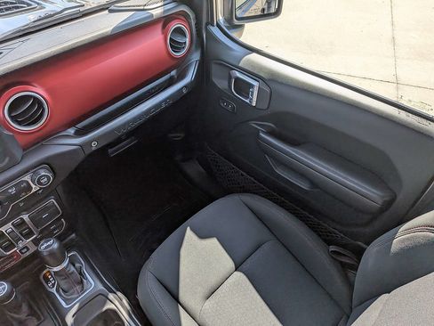 Certified 2018 Jeep Wrangler Unlimited Rubicon AWD/4WD image 17