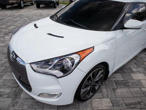 Used 2013 Hyundai Veloster w/ Style Pkg FWD image 11
