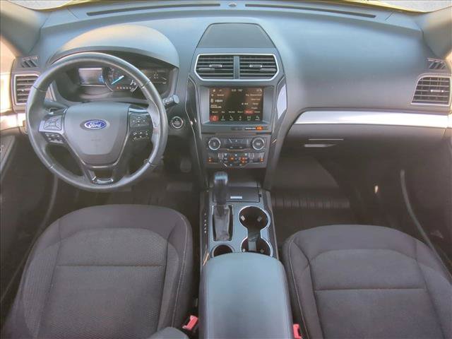 Used 2017 Ford Explorer XLT w/ Equipment Group 201A FWD image 18