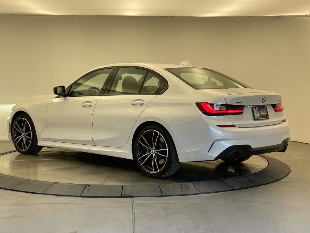 Used 2022 BMW 330i xDrive Sedan w/ M Sport Package AWD/4WD image 3