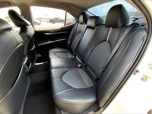 Used 2018 Toyota Camry SE FWD image 18