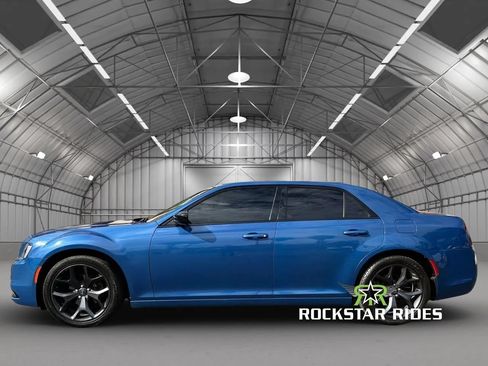 Used 2021 Chrysler 300 Touring w/ Sport Appearance Package RWD image 6