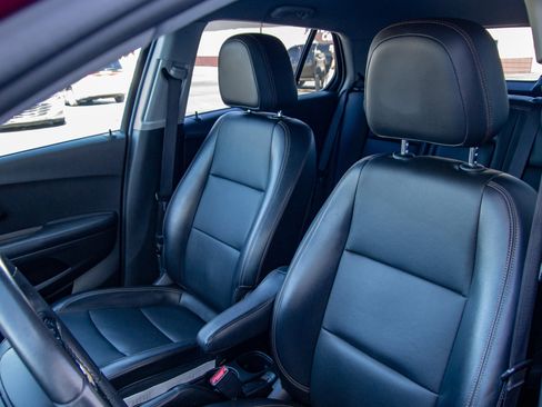 Used 2021 Chevrolet Trax LT w/ Sport Edition FWD image 24