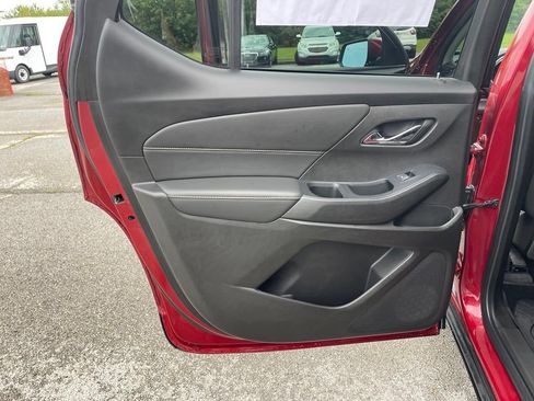 Used 2021 Chevrolet Traverse LT FWD image 16